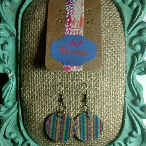 Handmade Pattern Earrings - Picture 3 of 4